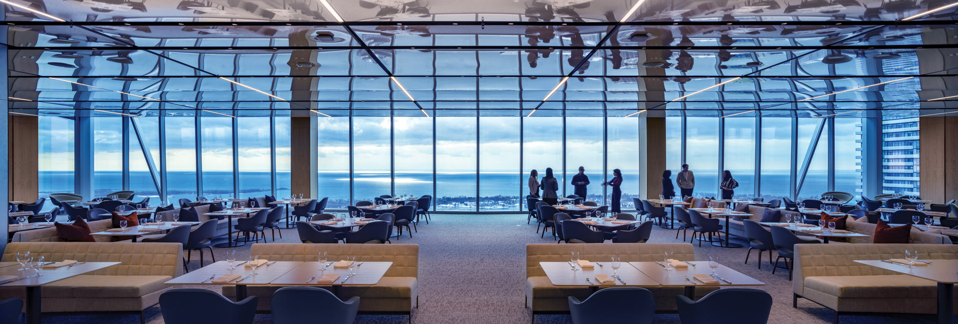 A room full of dining tables and chairs