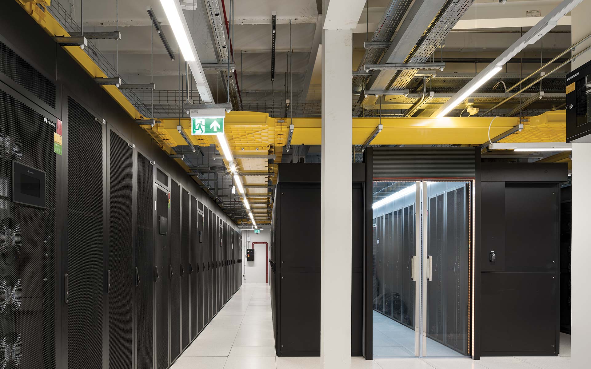 Digital safety room with a yellow and black color scheme.